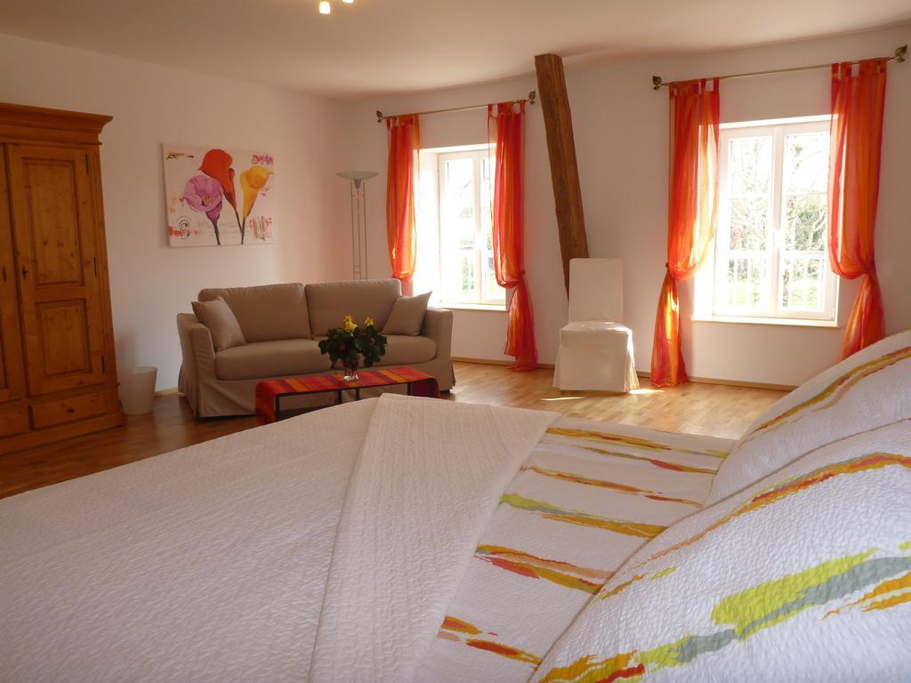 Domaine Du Papillon Bed and Breakfast Lesparre-Médoc Værelse billede